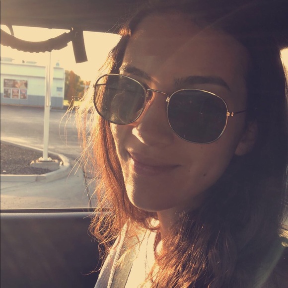 Meet your Posher, Adriana - Picture 1 of 1